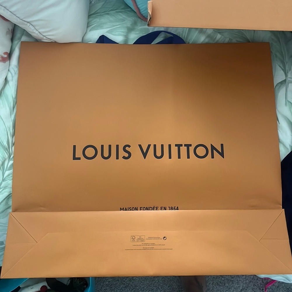 LATGE LOUIS VUITTON SHOPPING BAG